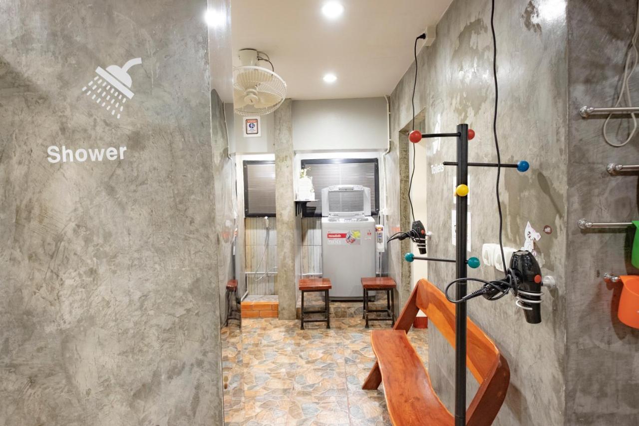 Check-In My Hostel Бангкок Экстерьер фото